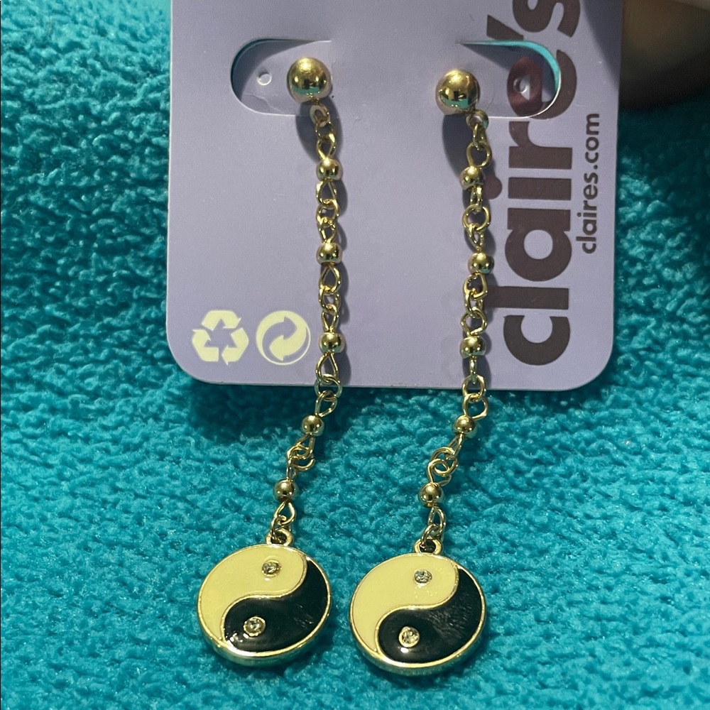 2/$20 Claire's Yin Yang Gold and Black Earrings Dangle NWT